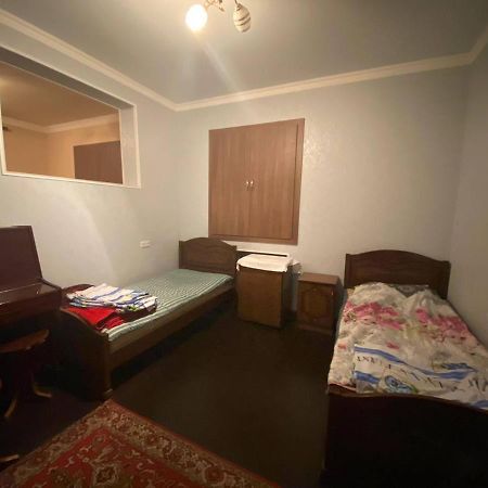 Hero Hostel Yerevan Bagian luar foto