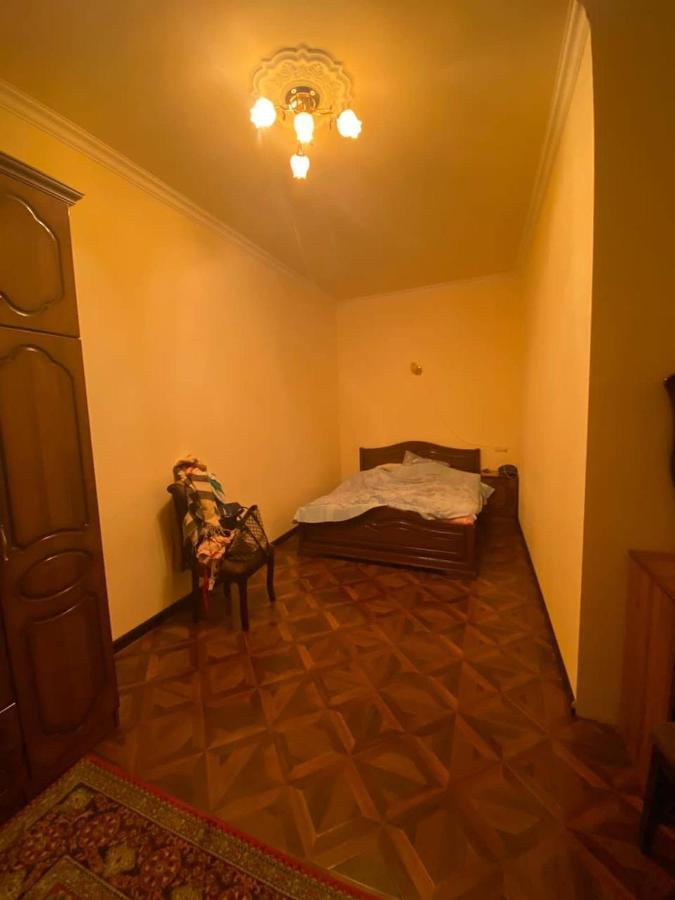 Hero Hostel Yerevan Bagian luar foto