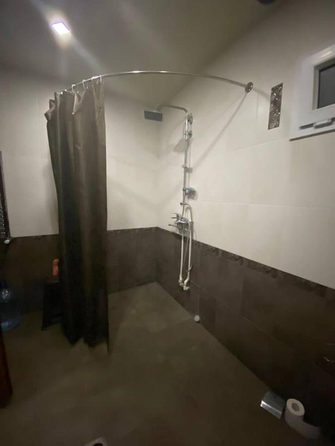 Hero Hostel Yerevan Bagian luar foto
