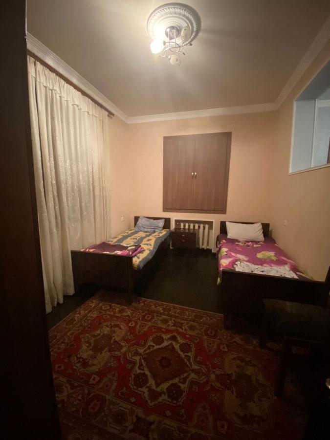 Hero Hostel Yerevan Bagian luar foto
